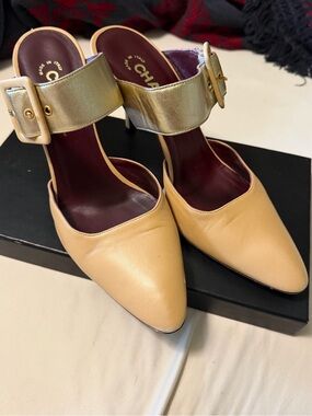 CHANEL vintage Beige Leather Pointed-Toe Mule with Gold Buckle Strap 1990-2000